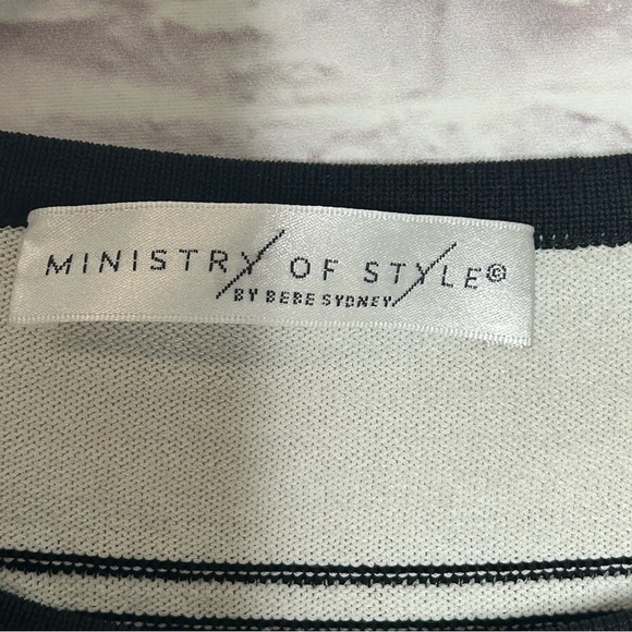 Ministry Of Style White and Black Color Block Knit Bodycon Dress - Picture 9 of 13